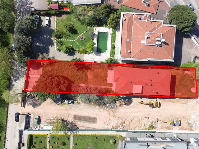 SAHİL YOLUNA DENİZE SIFIR GENİŞ BAHÇELİ 1000 M2 TRİPLEX VİLLA