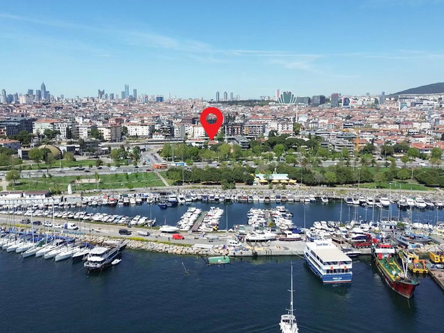 SAHİL YOLUNA DENİZE SIFIR GENİŞ BAHÇELİ 1000 M2 TRİPLEX VİLLA