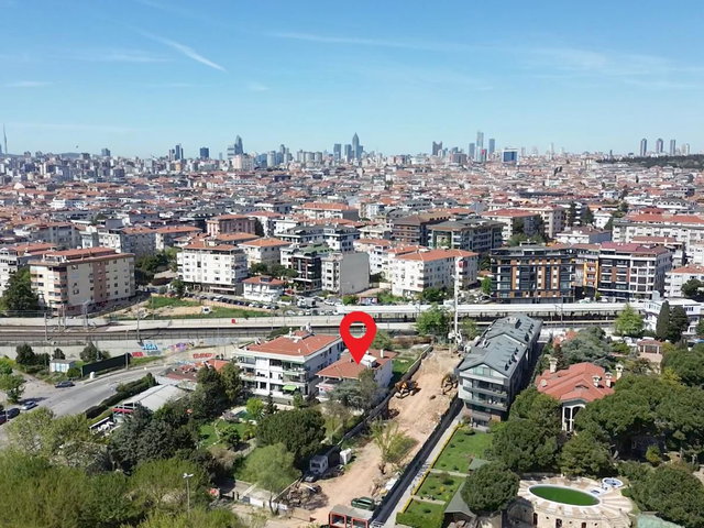 SAHİL YOLUNA DENİZE SIFIR GENİŞ BAHÇELİ 1000 M2 TRİPLEX VİLLA