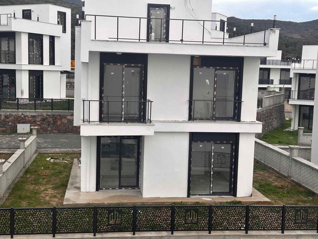 ÇANDARLI'DA ROGE MARINE PROJESINDE SATILIK VILLA