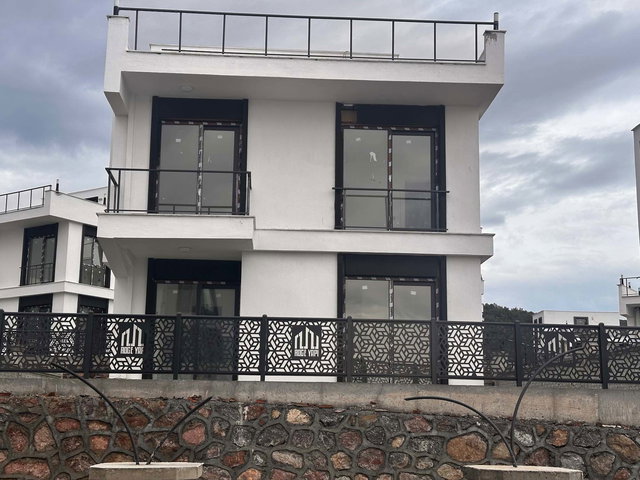ÇANDARLI'DA ROGE MARINE PROJESINDE SATILIK VILLA