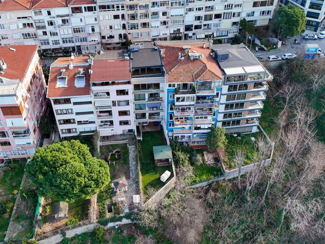 ÜSKÜDAR SALACAK'TA BOĞAZ MANZARALI, BAHÇE KULLANIMLI BOŞ, 2+1 SATILIK DAİRE
