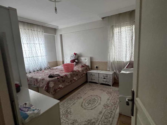 *NAZMİ SAATÇİ MAHALESİNDE 2+1 TEMİZ SATILIK DAİRE*