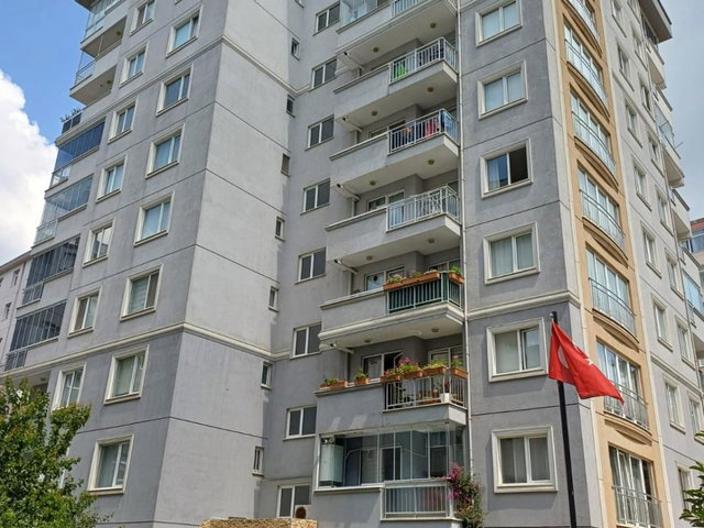 KARTAL UĞUR MUMCU'DA GENIŞ VE FERAH 3+1 SATILIK DAIRE