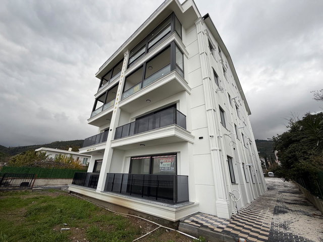 KARAMÜRSEL EREĞLI SAHILDE DENIZE SIFIR KIRALIK 2+1 FIRSAT DAIRE