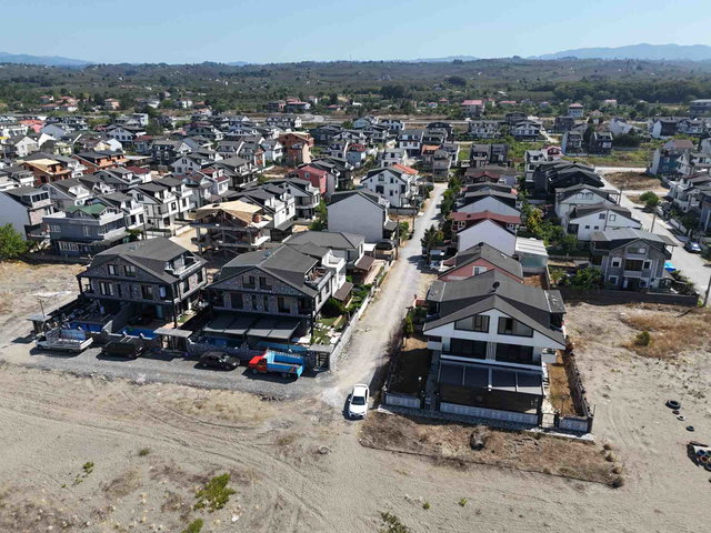 RE/MAX MAVİ'DEN DENİZE SIFIR MÜSTAKİL GIRIŞLI, BAHÇELI  4+1 SATILIK VİLLA