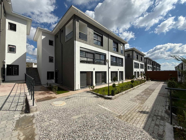VILLAKENT'TE HAVUZLU SITEDE SATILIK 2+1 DAIRE