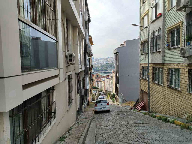 HALİÇ'E METROBÜSE,İSKELEYE, ÜNİVERSİTEYE 2 DK MESAFEDE SIFIR DAİRE