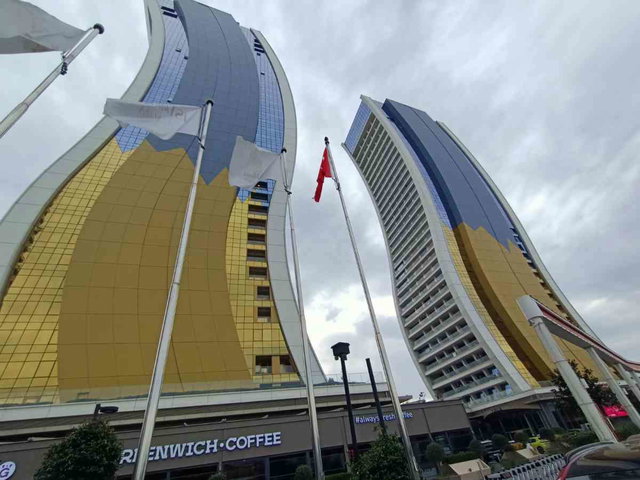 KARTAL İSTMARİNA'DA OFİS BLOĞUNDA BALKONLU SATILIK 1+1 DAIRE