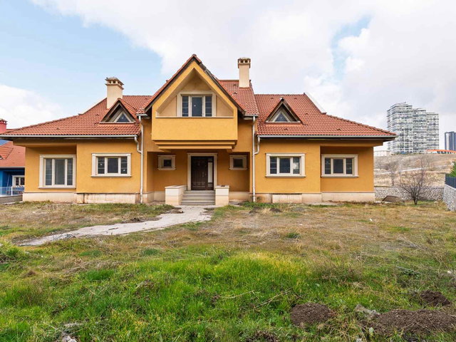 ÇANKAYA ALACAATLI MAH SATILIK VİLLA NATAMAM BOŞ YEŞİL BARIŞ SİTESİ