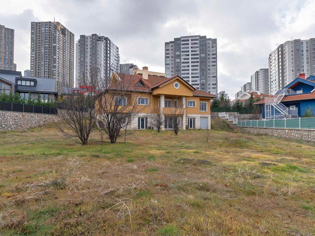 ÇANKAYA ALACAATLI MAH SATILIK VİLLA NATAMAM BOŞ YEŞİL BARIŞ SİTESİ