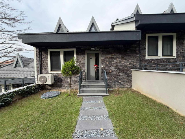 ZEKERİYAKÖY CADDESİ'NDE SATILIK MÜSTAKİL EV