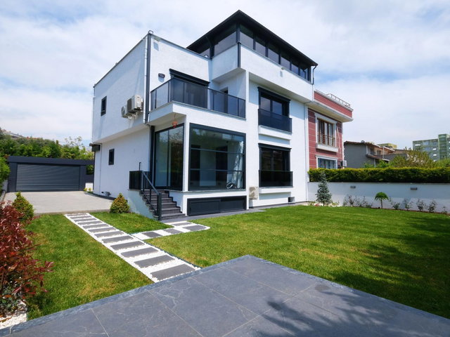 BEYLİKDÜZÜ WEST MARINAYA KOMŞU 400 M² 3 KATLI LUX 6+2 VİLLA
