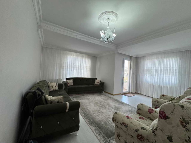 REMAX'TEN BEYLİKDÜZÜ KAVAKLI MH VİRA KAVŞAĞI YANI 4+2 DUBLEX