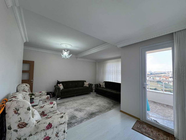 REMAX'TEN BEYLİKDÜZÜ KAVAKLI MH VİRA KAVŞAĞI YANI 4+2 DUBLEX