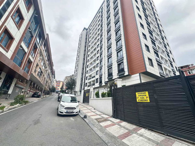 BAĞILAR 15 TEMMUZ MH. BUTIK SITE İÇINDE SATILIK 3+1 DAIRE
