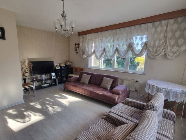 ULUS CADDESİNE 50 METRE ,SALI PAZARI YANINDA SATILIK 2 + 1 DAİRE