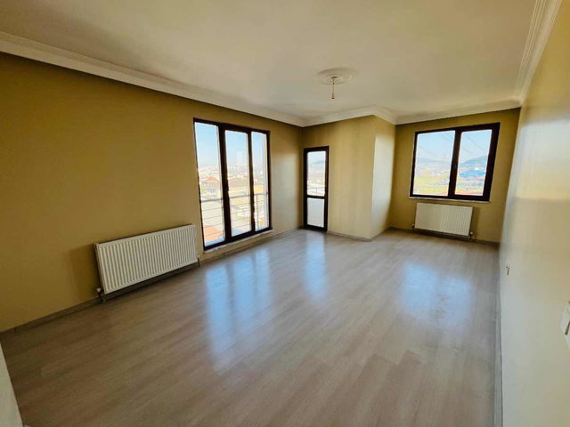 YENİDOĞAN MEVLANA MAHALLESİN''DE TEMİZ  FERAH KULLANIMLI KİRALIK 2+1 DAİRE