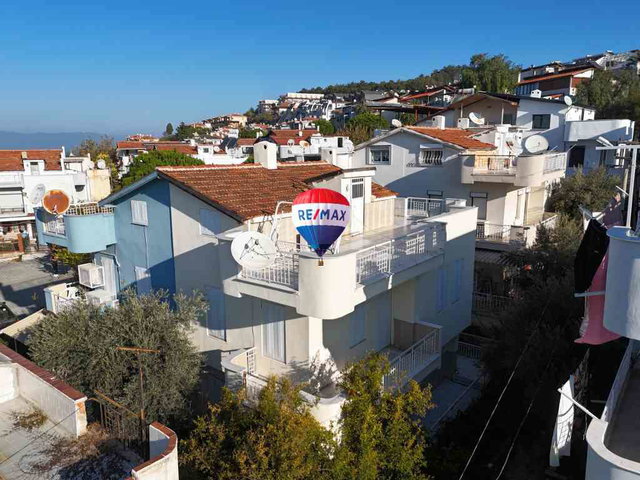 AYDINKENT SİTESİNDE DENİZE 450M ŞEHİR MERKEZİNDE VİLLA