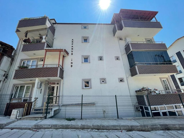 RE/MAX DREAM   İZMİT ÇARŞI MERKEZE YÜRÜME MESAFESİNDE OLAN  LÜKS EŞYALI 2+1  SATILIK DAİRE