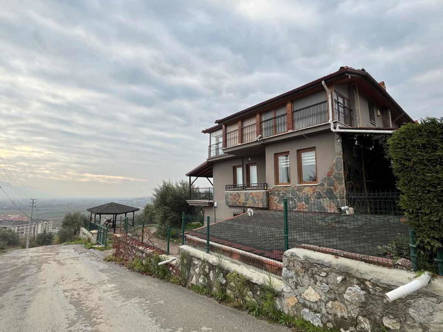 REMAX SOFT BARIŞ BAŞOL'DAN GEYVE'DE 420M² ARSA İÇİNDE NET 240M² MÜSTAKIL TRIPLEX VILLA