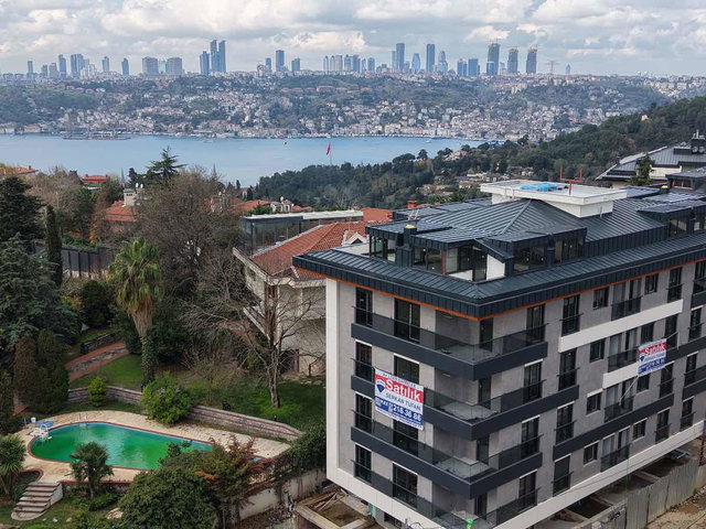 ÇENGELKÖY BEYAZ KÖŞKLER BÖLGESİ İYİ KONUMDA BOĞAZ VE DENİZ MANZARALI 3+1