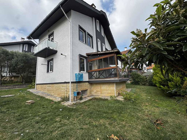 SALKIM SİTESİNDE SATILIK 5+1 VİLLA