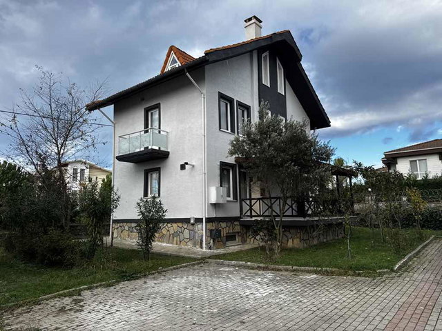 REMAX ANKA’DAN SATILIK GENİŞ VİLLA