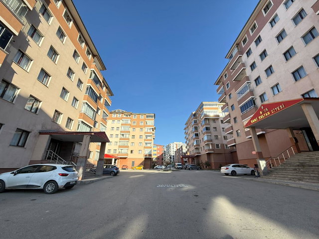 REMAX İLKE'DEN ŞÜKRÜPAŞA SAMİ SULTAN SİT. 4+1 SATILIK DAİRE