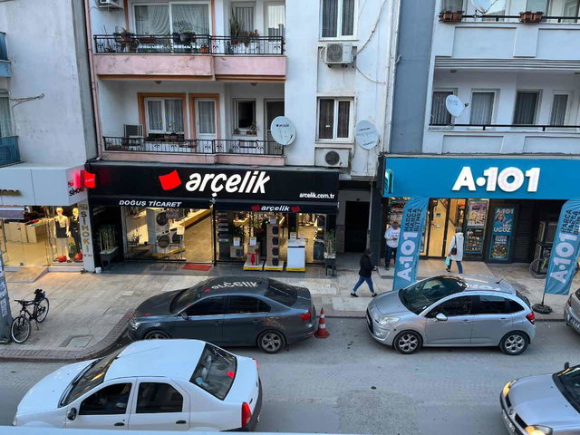 1289289824 CAMİKEBİR MAHALLESİ'NDE ÇARŞININ GÖBEĞİNDE 2.5+1 OFİS & EV
