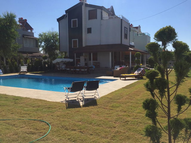 AYVALIK ALTINOVA YORGUN'DA SATILIK 5+1 VILLA