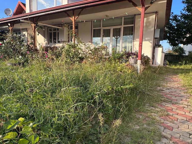 BAŞİSKELE YAKACIK MAHALLESİNDE MÜSTAKİL EV 800 M2 ARSA İÇERİSİND