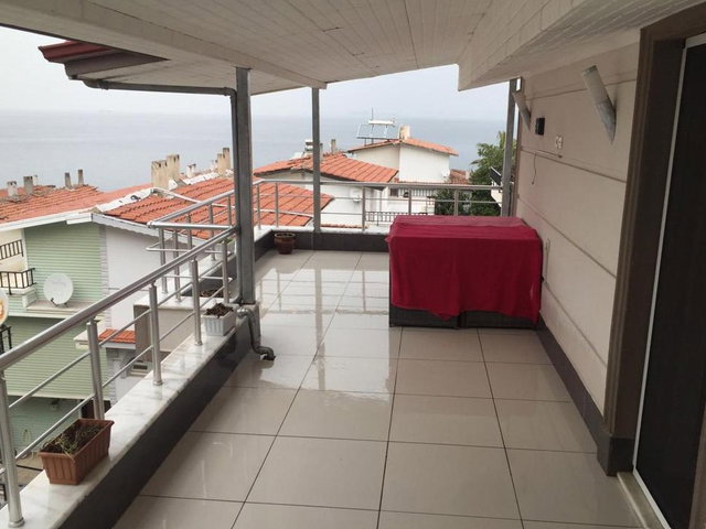 YALOVA ÇINARCIK SÜMER SITESINDE ÖZEL PLAJLI TRIPLEKS VILLA