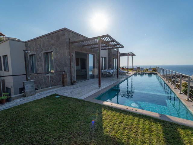 NEF RESERVE YALIKAVAKTA ÖZEL PLAJLI SITENIN KAPTAN KÖŞKÜ, ÖZEL HAVUZLU 6+1, 300 M² ULTRA LÜKS VILLA