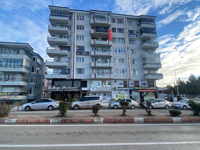 ADLIYE CEZAEVI METEOROLOJI KARŞISI ANA YOLA CEPHE 3+1 KIRALIK DAIRE