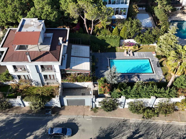 DRAGOSTA HAVUZLU, DENİZ MANZARALI, LÜKS TASARIM MÜSTAKİL VİLLA