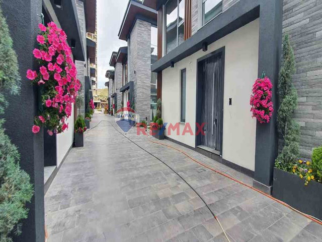 BEYTEPE'DE GÜVENLİKLİ SİTEDE ASANSÖRLÜ LÜKS 6+1 SATILIK MÜSTAKİL VİLLA