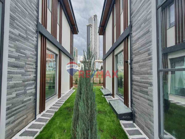 BEYTEPE'DE GÜVENLİKLİ SİTEDE ASANSÖRLÜ LÜKS 6+1 SATILIK MÜSTAKİL VİLLA