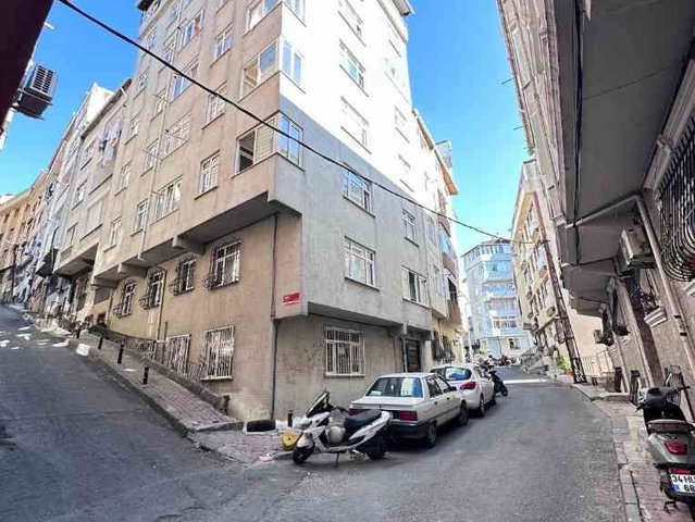 ŞİŞLİ FERİKÖY'DE İÇİ KOMPLE YENİLENMİŞ 2+1 BOŞ DAİRE