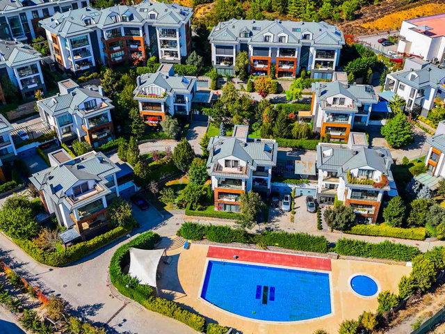 ANTORMAN REMAX TERMİNAL OYA DOĞAN 5+1 BAHÇE