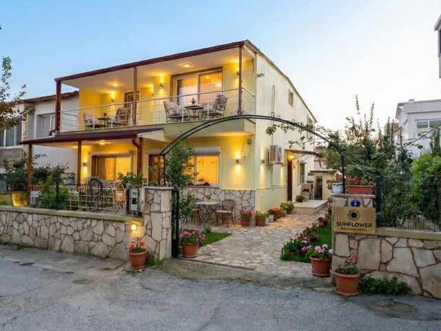 URLA İSKELE | DENİZE 30 METRE | 2 KATLI BAHÇELİ MÜSTAKİL EV