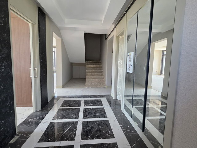 GÖLBAŞI KARŞIYAKA MAHALLESİNDE SİTE İÇİNDE ULTRA LÜKS 5+1 VİLLA