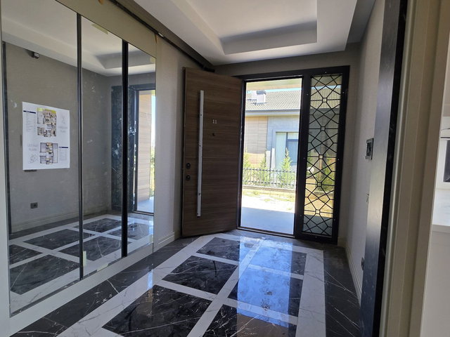 GÖLBAŞI KARŞIYAKA MAHALLESİNDE SİTE İÇİNDE ULTRA LÜKS 5+1 VİLLA