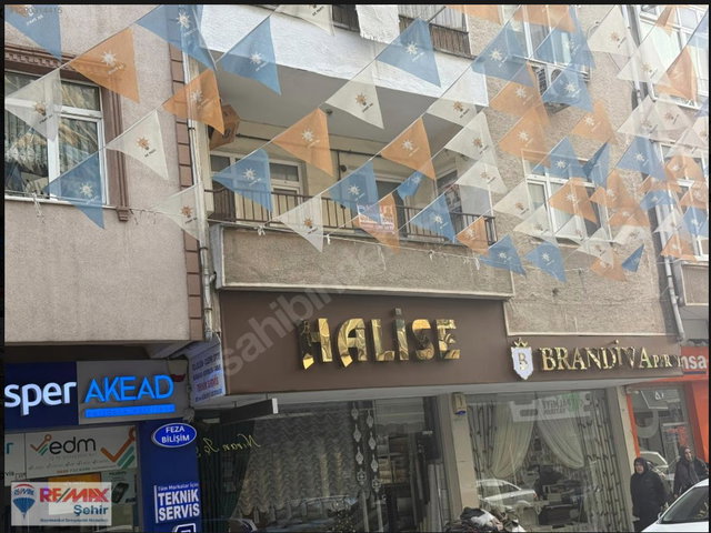 REMAX ŞEHİR'DEN YALOVA MERKEZ DE CADDE ÜSTÜ 3+1 SATILIK DAİRE
