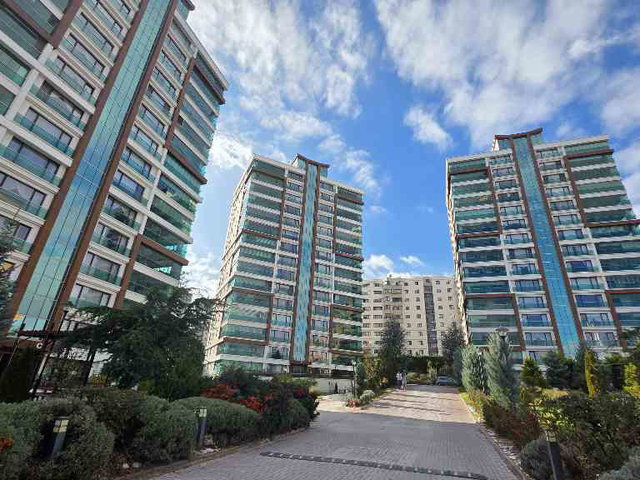 YAŞAMKENT'TE SİTE İÇİNDE GÜVENLİKLİ ULTRA LÜKS 4+1 SATILIK DAİRE
