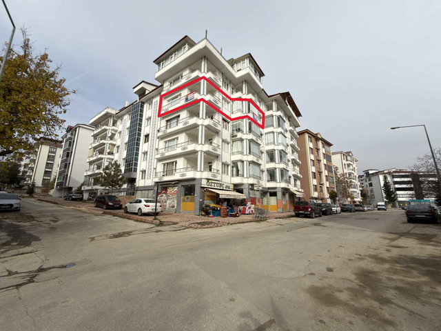 REMAX DOĞU'DAN CUMHURİYET MAH. MERKEZİ LOKASYONDA 4+1 DAİRE