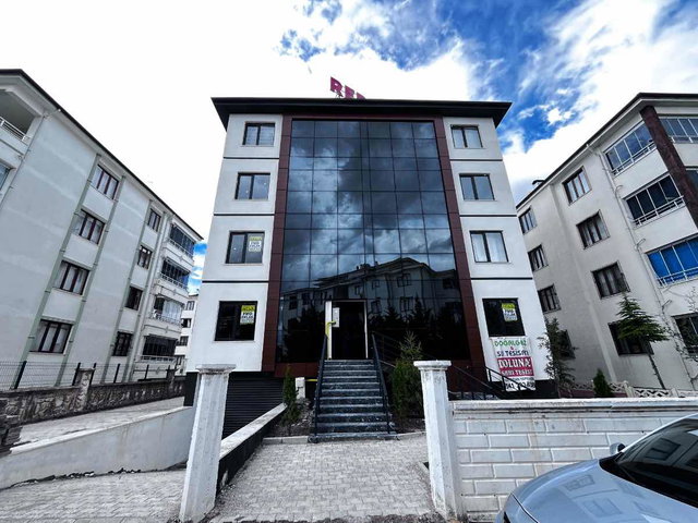 REMAX DOĞUDAN ATAŞEHİR MERKEZİ KONUMDA SATILIK LÜKS DAİRE