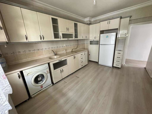 REMAXDOĞU SÜRSÜRÜ İMAM AZAM CAMİİ KARŞISI4+1 220 M2SATILIK DAİRE
