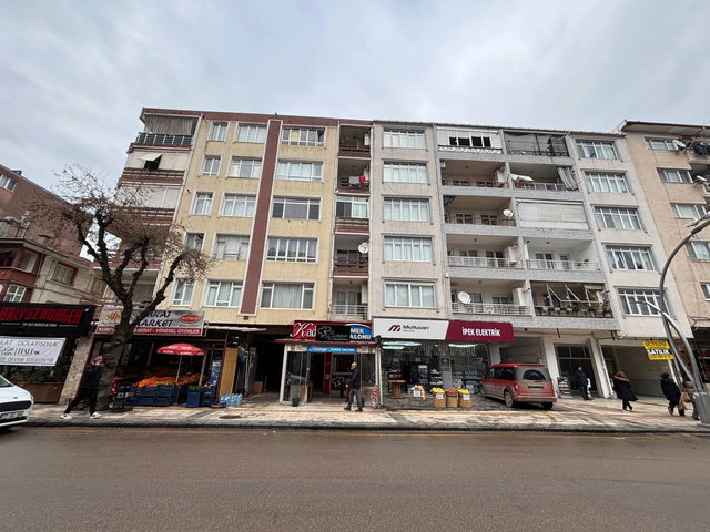 RE/MAX ŞEHİR'DEN İSTANBUL CAD ASANSÖRLÜ EŞYALI 3+1 KİRALIK DAİRE