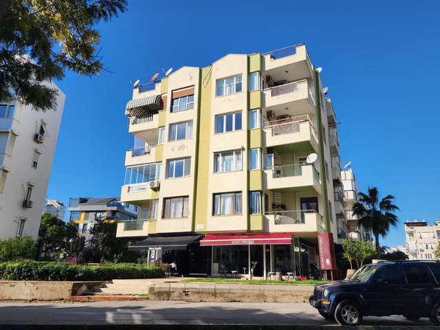 ŞİRİNYALI'DA PLAJA 350 MT 2. KATTA SATILIK 3+1 150 M2 DAİRE